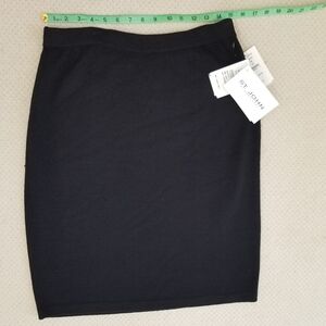 NWT St. John Collection. Style # 86020. Wool Blend Knit Pencil Skirt. Size 12